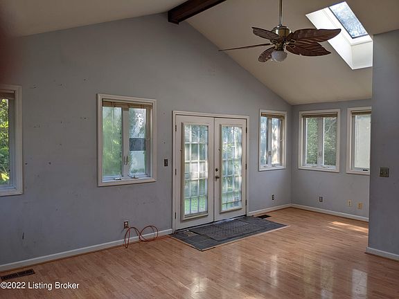 4th image of 500 Maplecrest Dr