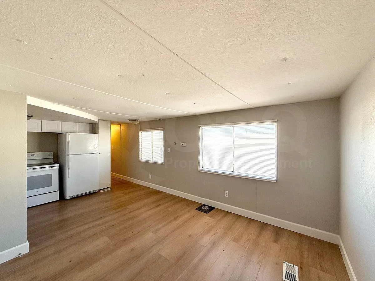 1 bed, 1.0 bath, 550 sqft, $999 — Photo 2
