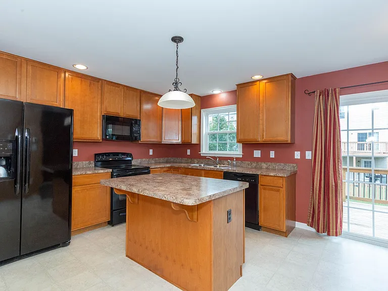 228 Morlatt Ln — Photo 12