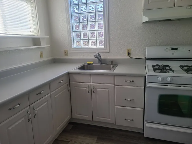 115-117 Santa Barbara Ave #115 — Photo 1