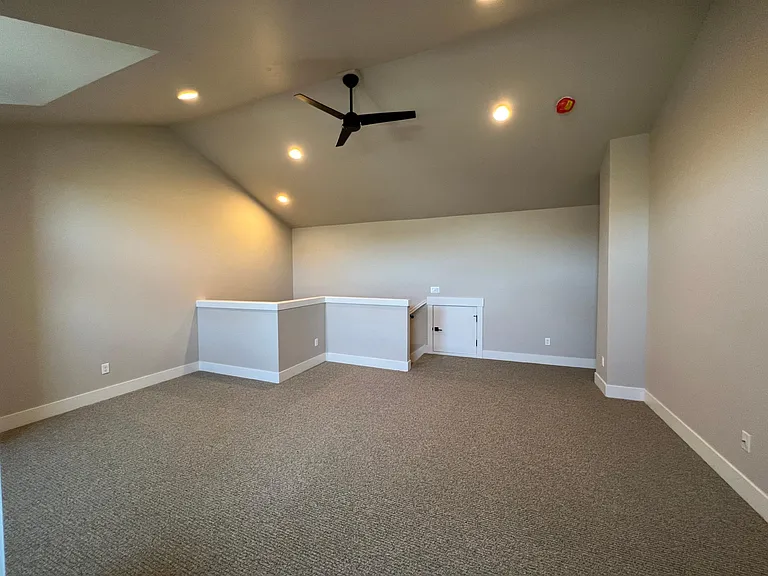 Top Floor Live / Work Space