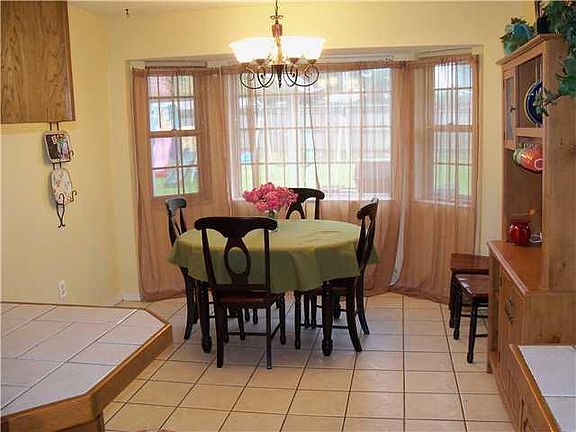 3rd image of 10209 Kendal Ct