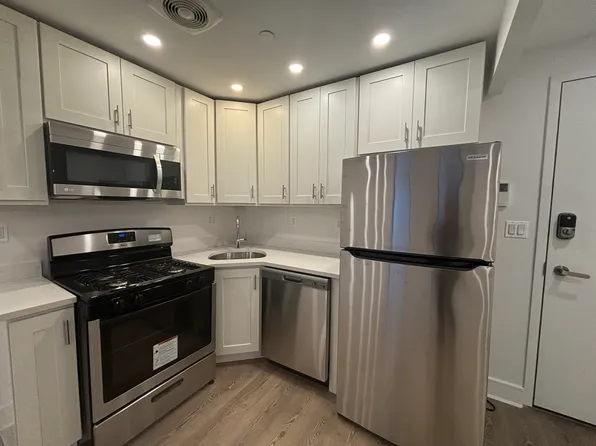 45 West 81st Street image 2 of 10