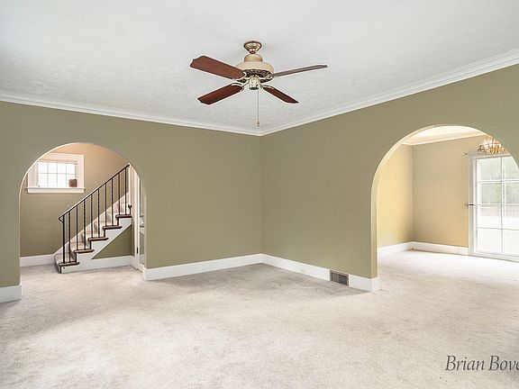 4th image of 2720 Oakwood Ave NE