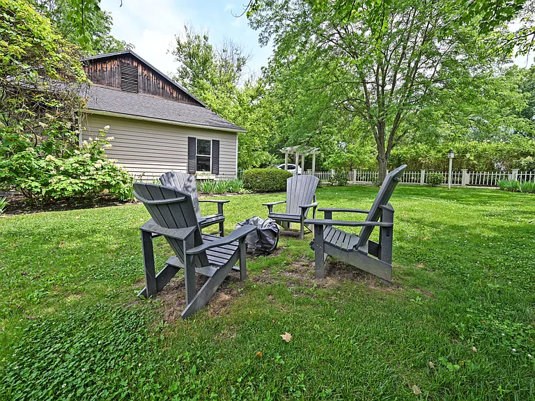 6900 Drake Rd — Photo 37