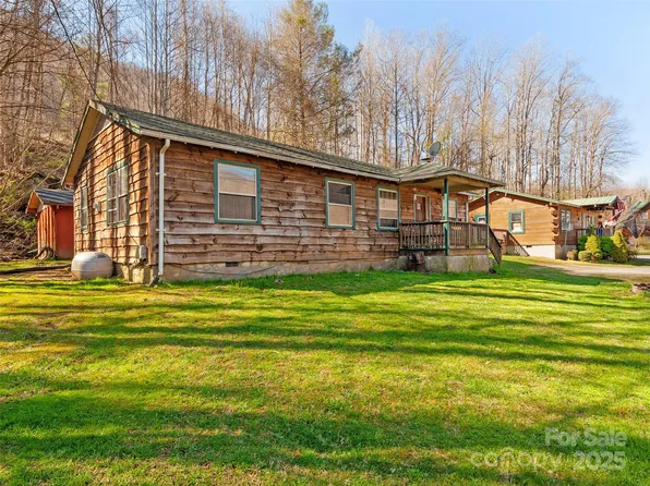 1361 Soco Rd, Maggie Valley, NC 28751
