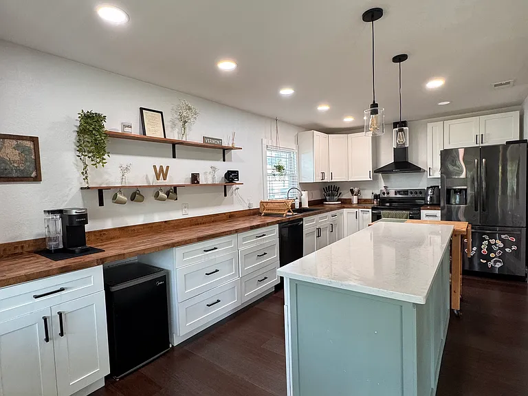 1834 Shore Acres Blvd NE — Photo 2