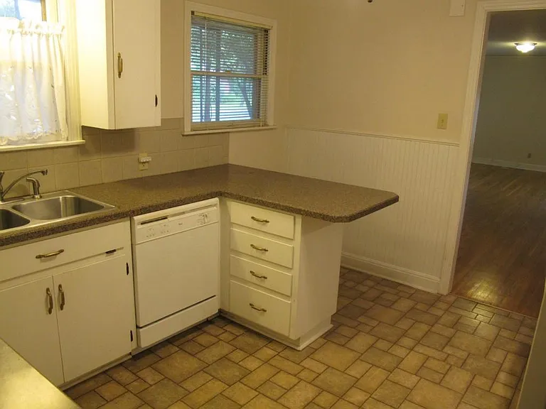 2409 Northland Dr — Photo 7