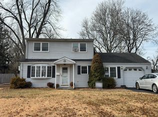 38 Village Rd, Pompton Plains, NJ 07444