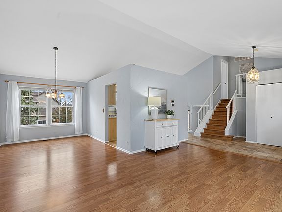 3rd image of 765 Village Rd