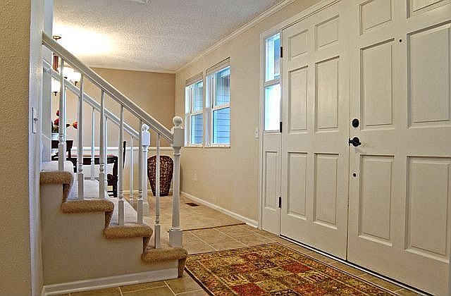 The elegant and inviting foyer