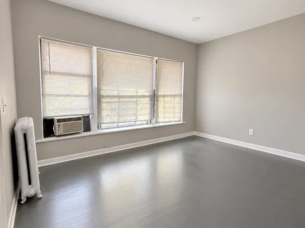 1349 W Grace St #1, Chicago, IL 60613