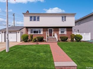 888 Court Rd, Franklin Square, NY 11010