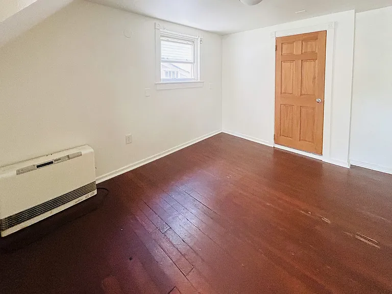 Maple Street — Photo 16