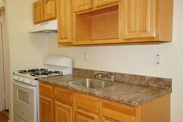 Rented by Norman Raindel, LREB | media 70