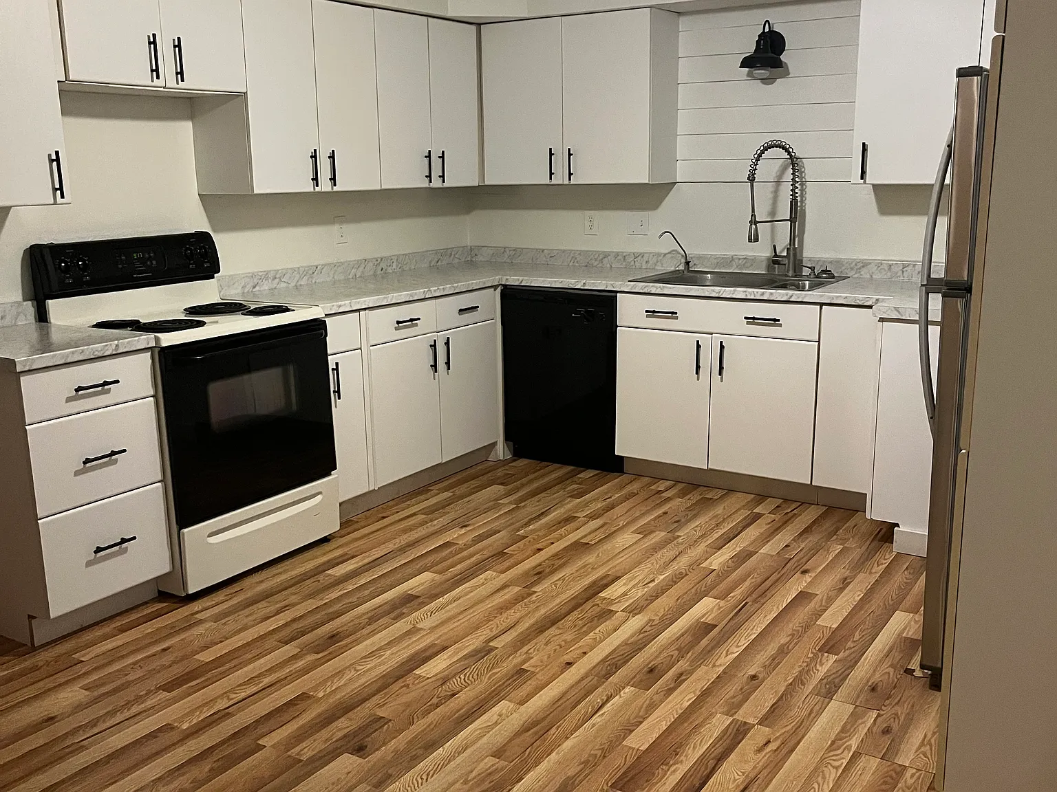 4 bed, 1000 sqft, $1,400 — Photo 2