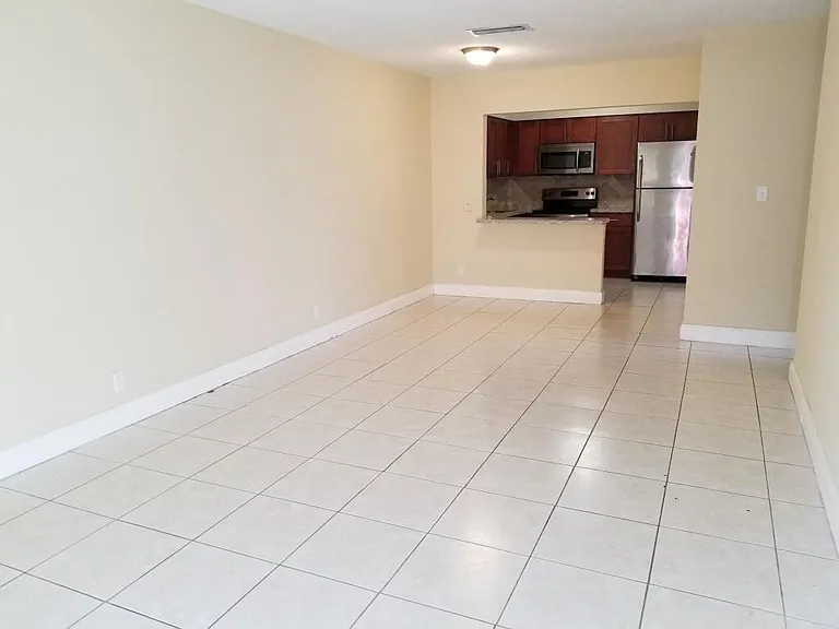 190 NE 40th St #196 — Photo 2