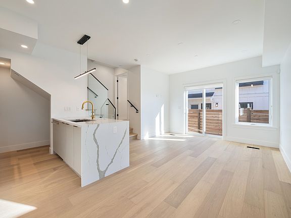 3rd image of 550 Kaslo St #3