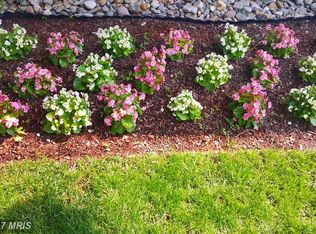 32 Carousel Ct, Sterling, VA 20164