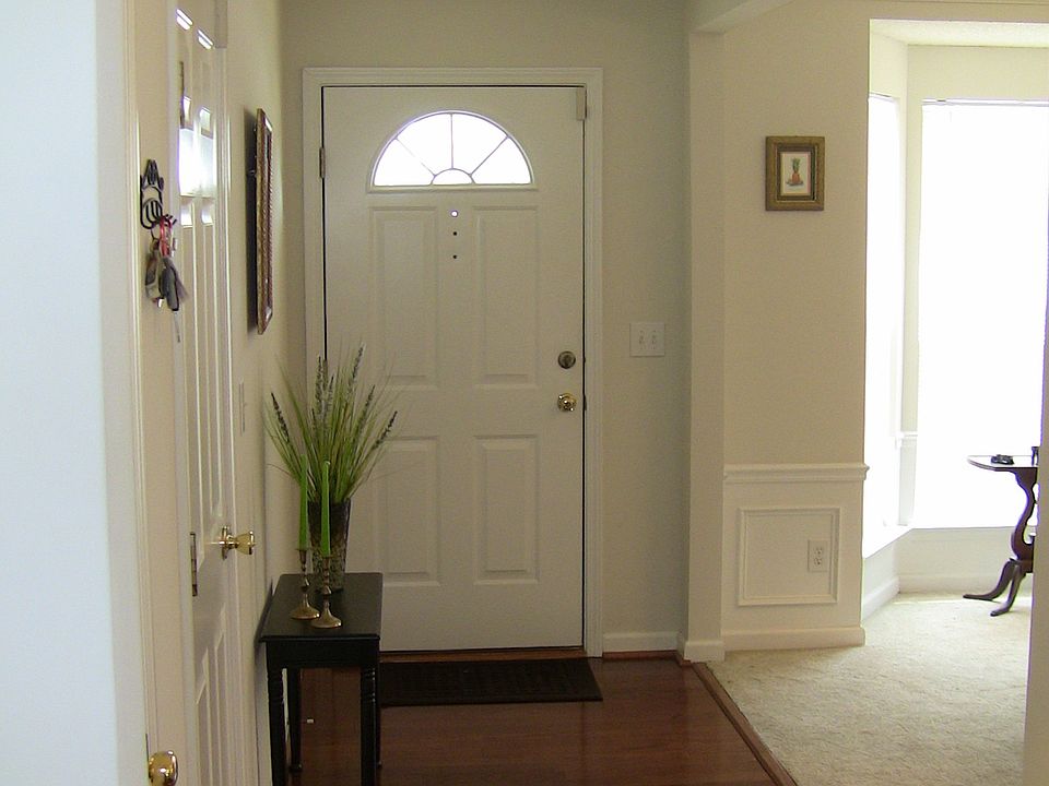 1st image of 102 W Okaloosa Way