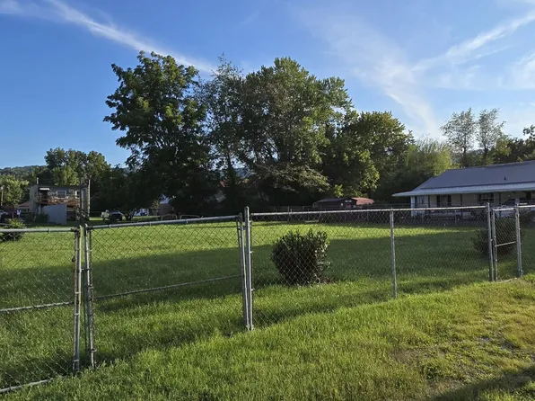 403 Winchester Ave, Middlesboro, KY 40965