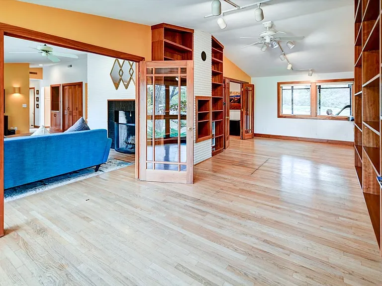 4746 Lafayette Dr — Photo 22