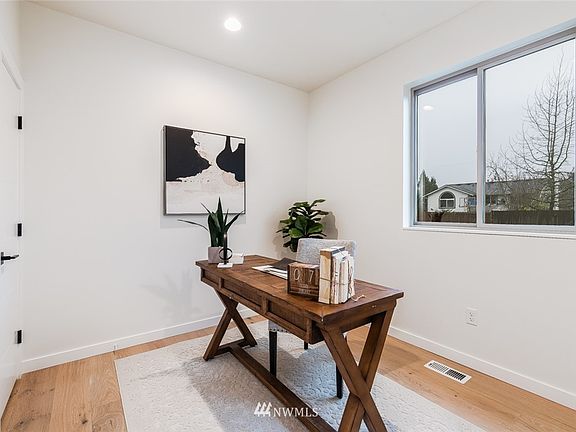 4th image of 3312 58th Ave NE