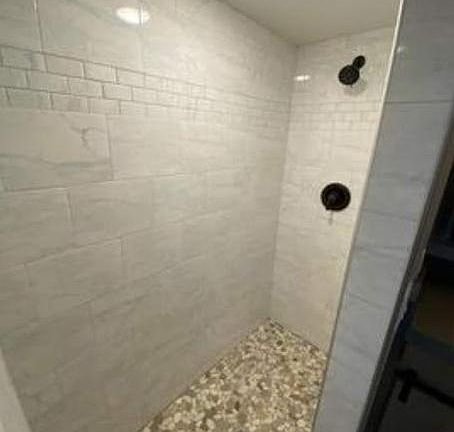 4th image of 465 W 5th St APT 1