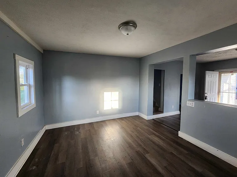 313 E Rose St — Photo 6