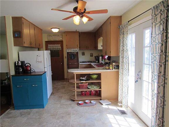 5th image of 828 W Granite St