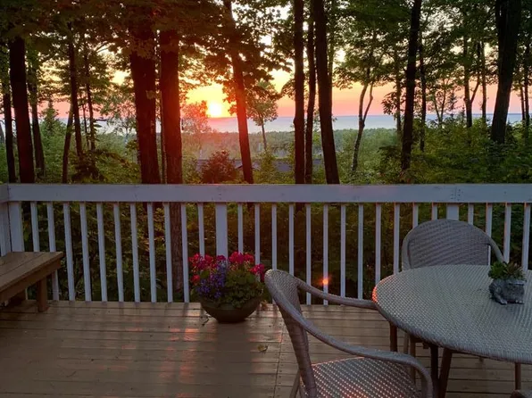 8145 Chateau Dr, Egg Harbor, WI 54209