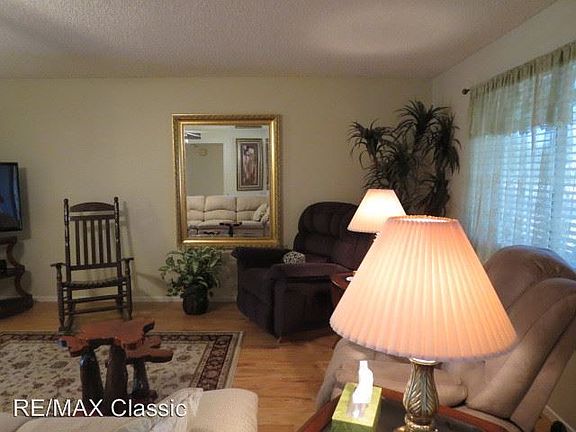 2nd image of 600 Leisure World