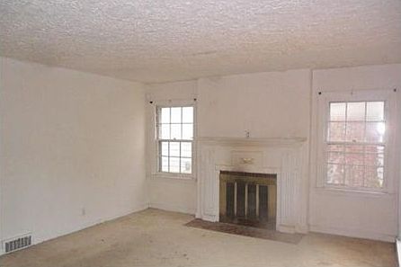 3rd image of 3738 N Oxford St