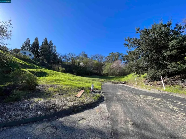 40 Rodrigues Ln, Walnut Creek, CA 94597