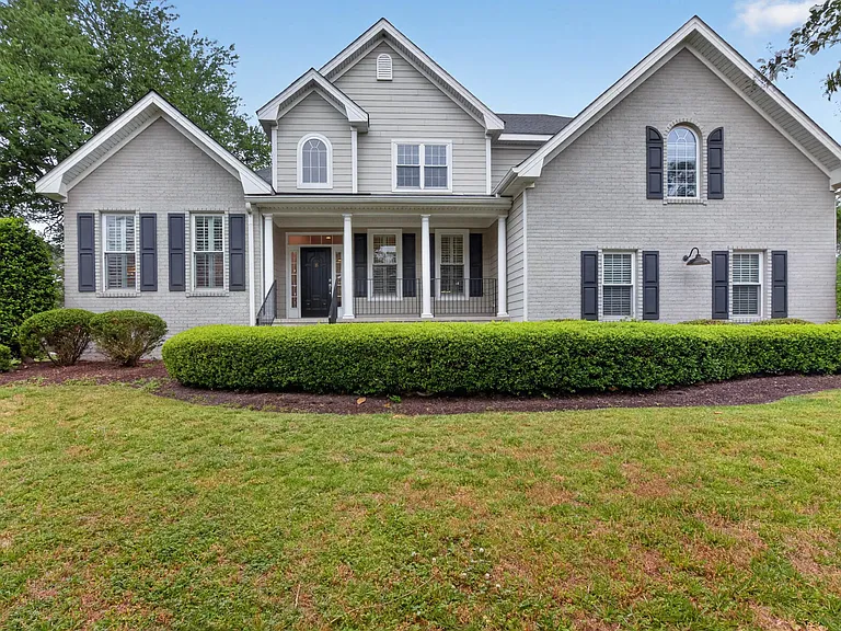 1023 Caton Dr — Photo 2