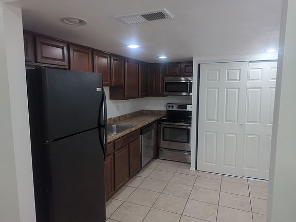 5th image of 8032 E Oak St