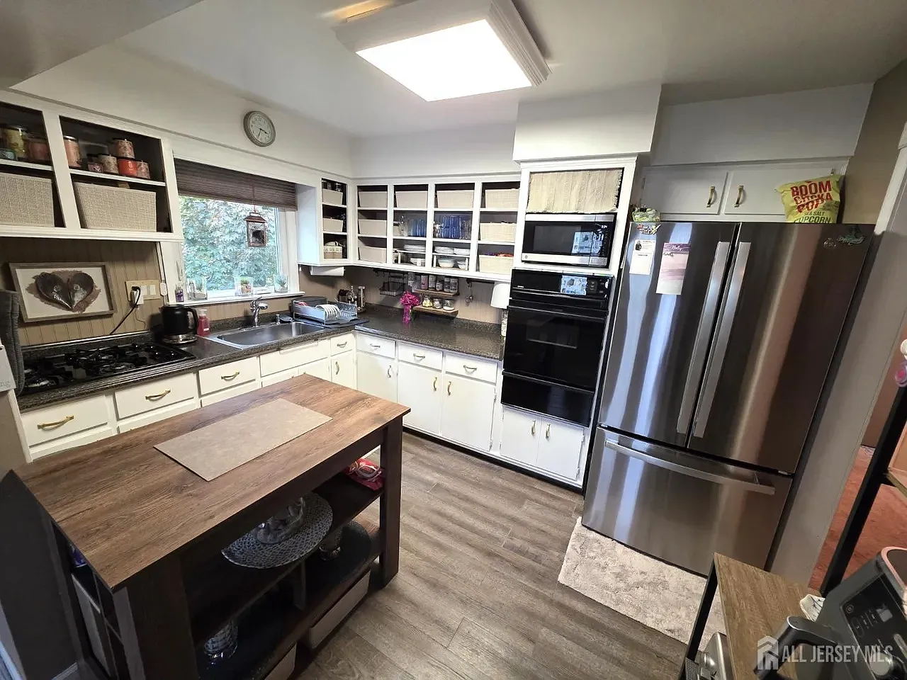 3 bed, 1200 sqft, $2,700 — Photo 4