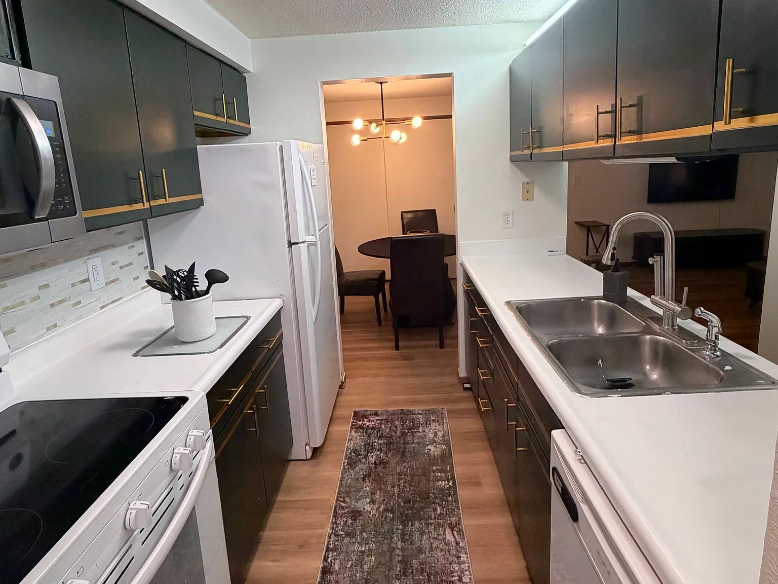 2 bed, 767 sqft, $2,000 — Photo 3