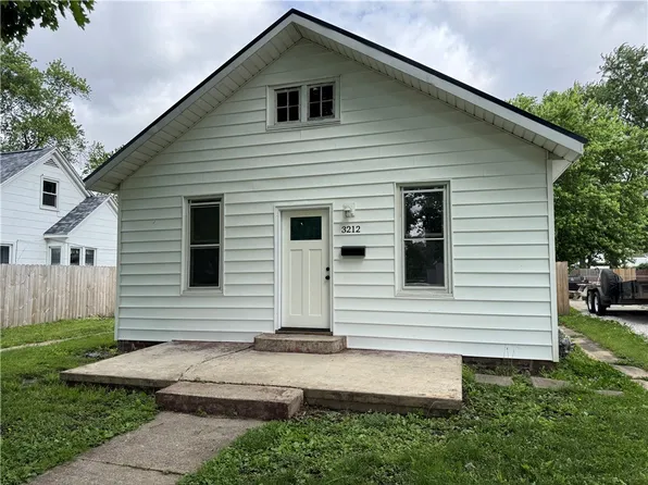 3212 Shelby Ave, Mattoon, IL 61938