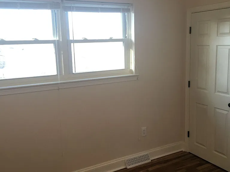 438 W Chestnut St — Photo 12