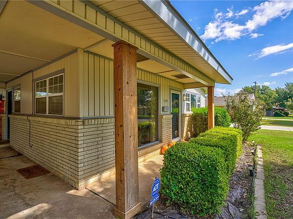 3rd image of 2709 Ridgeview Dr