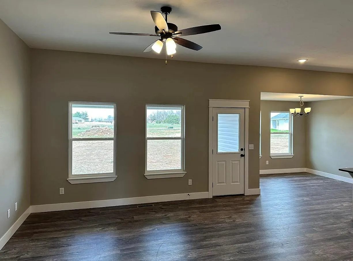 3 bed, 1465 sqft, $2,000 — Photo 2