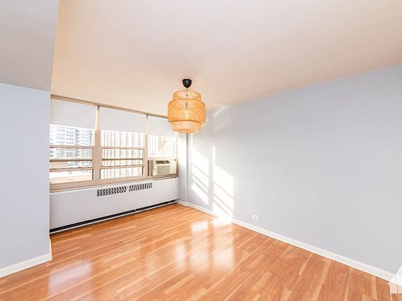 5th image of 3950 N Lake Shore Dr #126