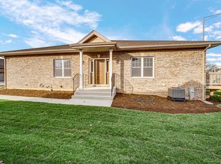 531 N Woodland Ct, Addison, IL 60101