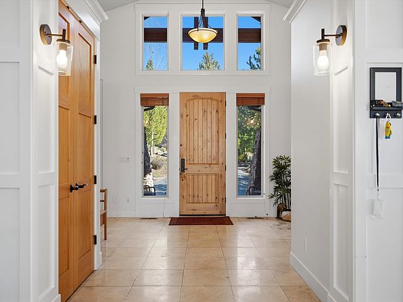 5th image of 15 SW Quail Butte Pl