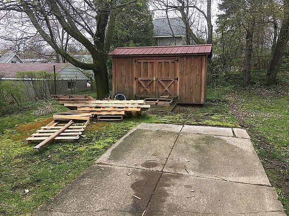 2nd image of 2922 East Ave