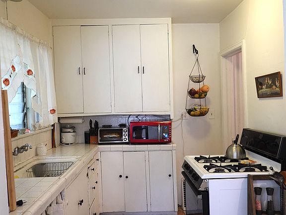 5th image of 4421 Lowell Ave