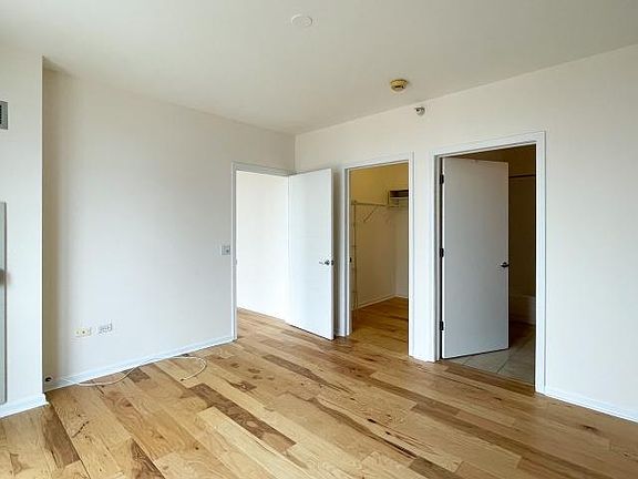 3rd image of 645 N Kingsbury St APT 2404