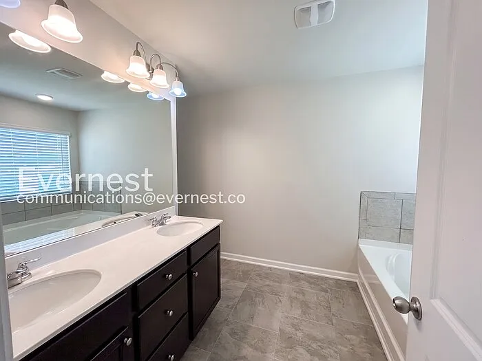 3574 Saratoga Cir — Photo 12