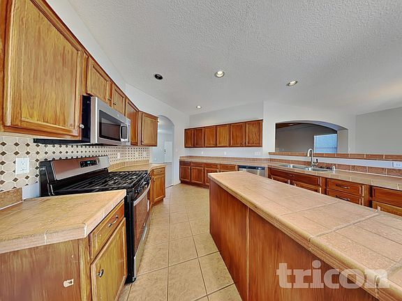 4th image of 10400 Toscana St NW
